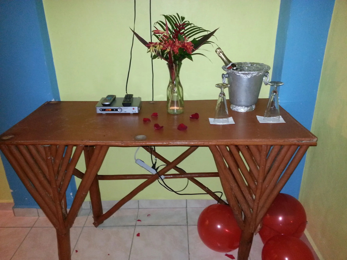 La Delphina B&B Bar and Grill Hotel