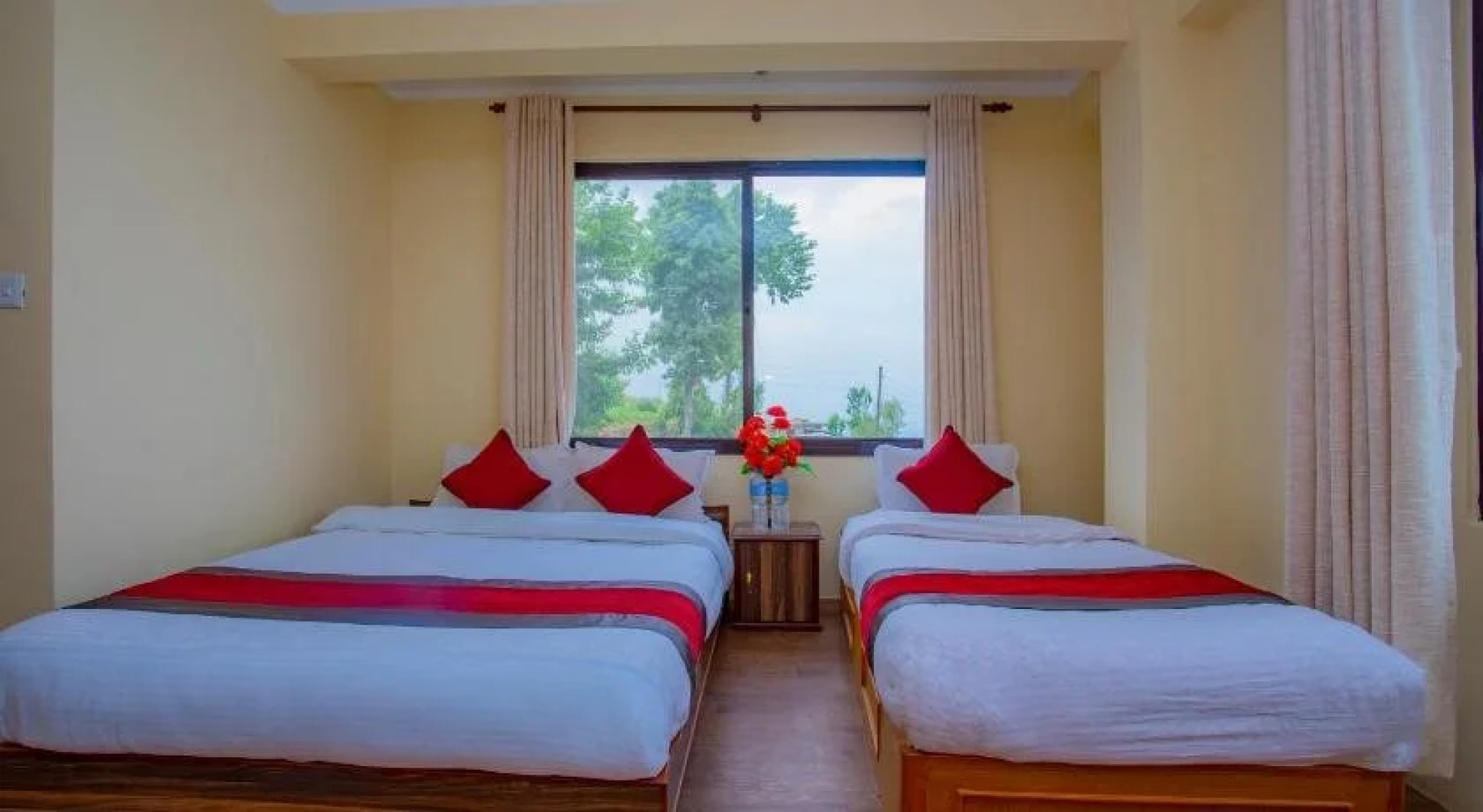 Hotel Himalayan Sunrise