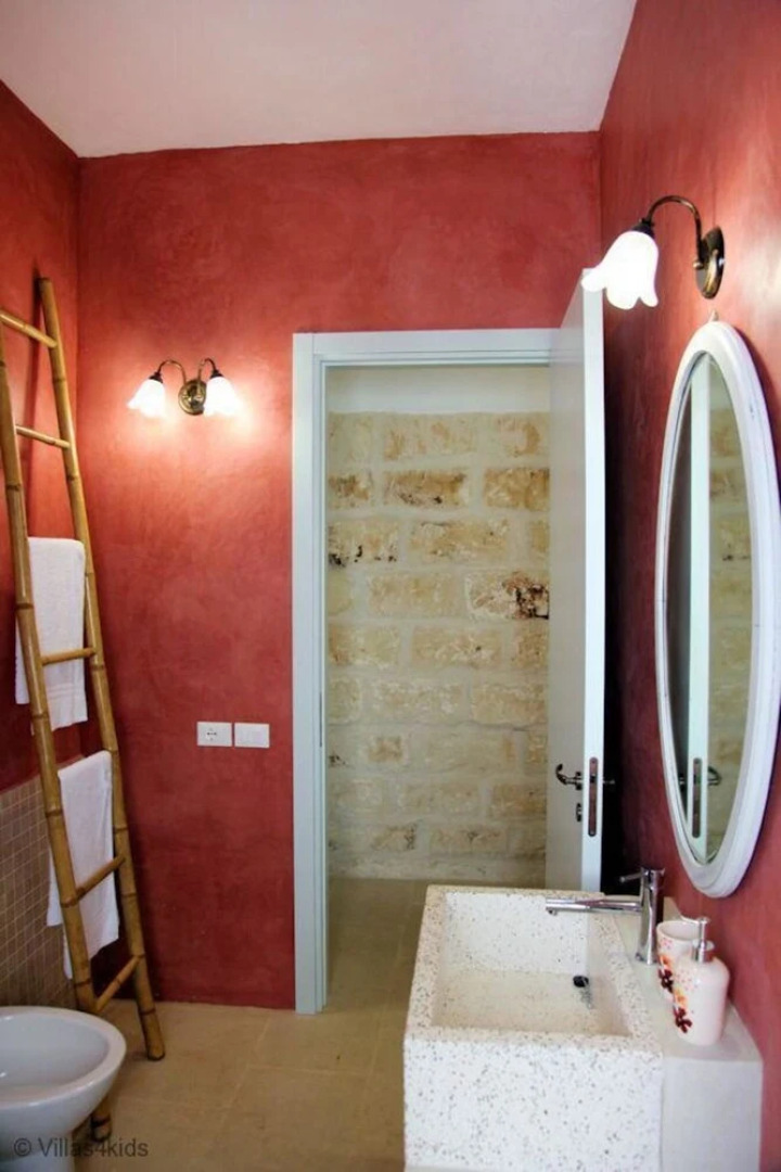 The Courtyard - Rosa