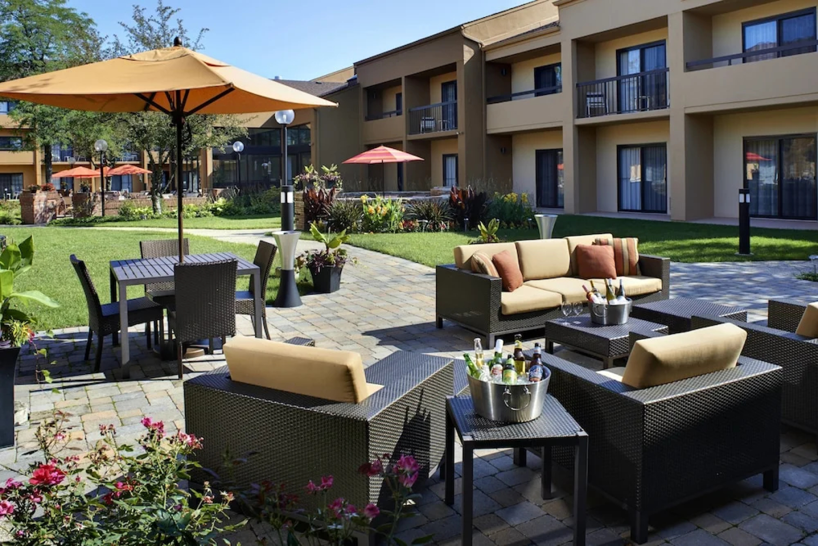 Courtyard  Chicago Naperville