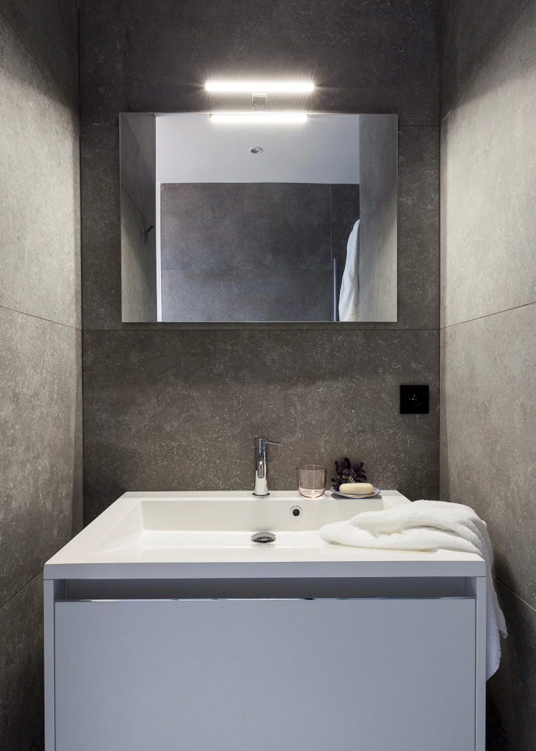 Unit 4 - Spacious Smart Home Triplex Private Garden & Parking