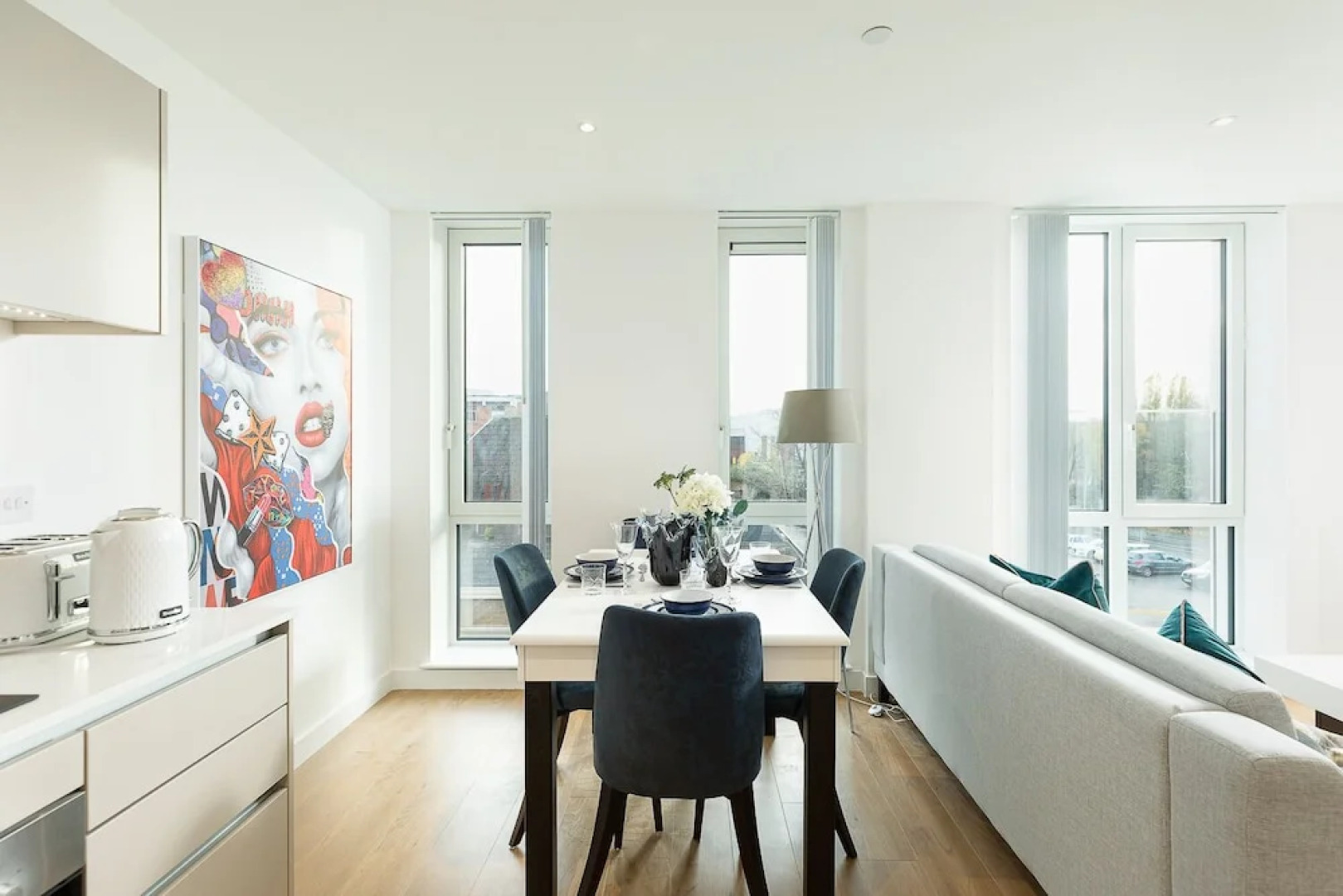 Price & Weeks - Winchester Suite (with Parking)