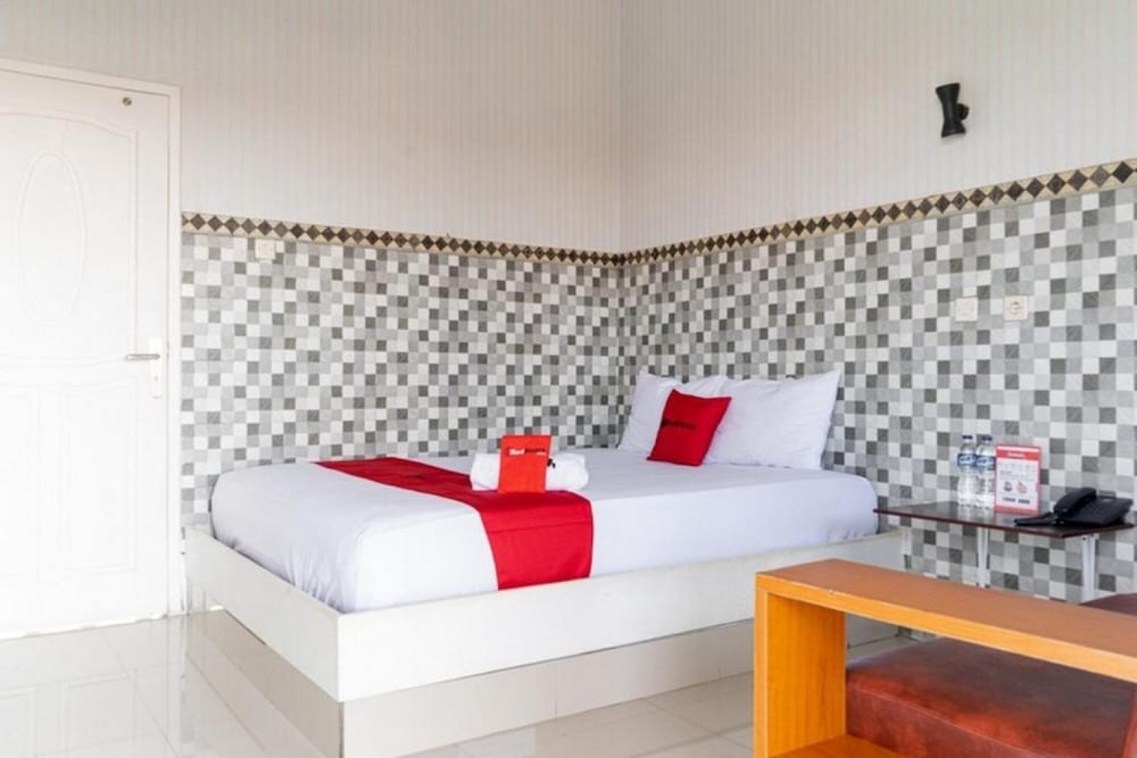 RedDoorz Near Jimbaran Market Bandungan