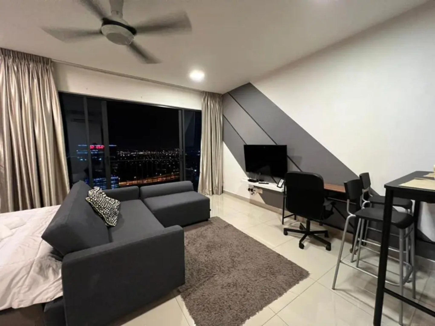 Paris 1 -Trefoil Setia Alam