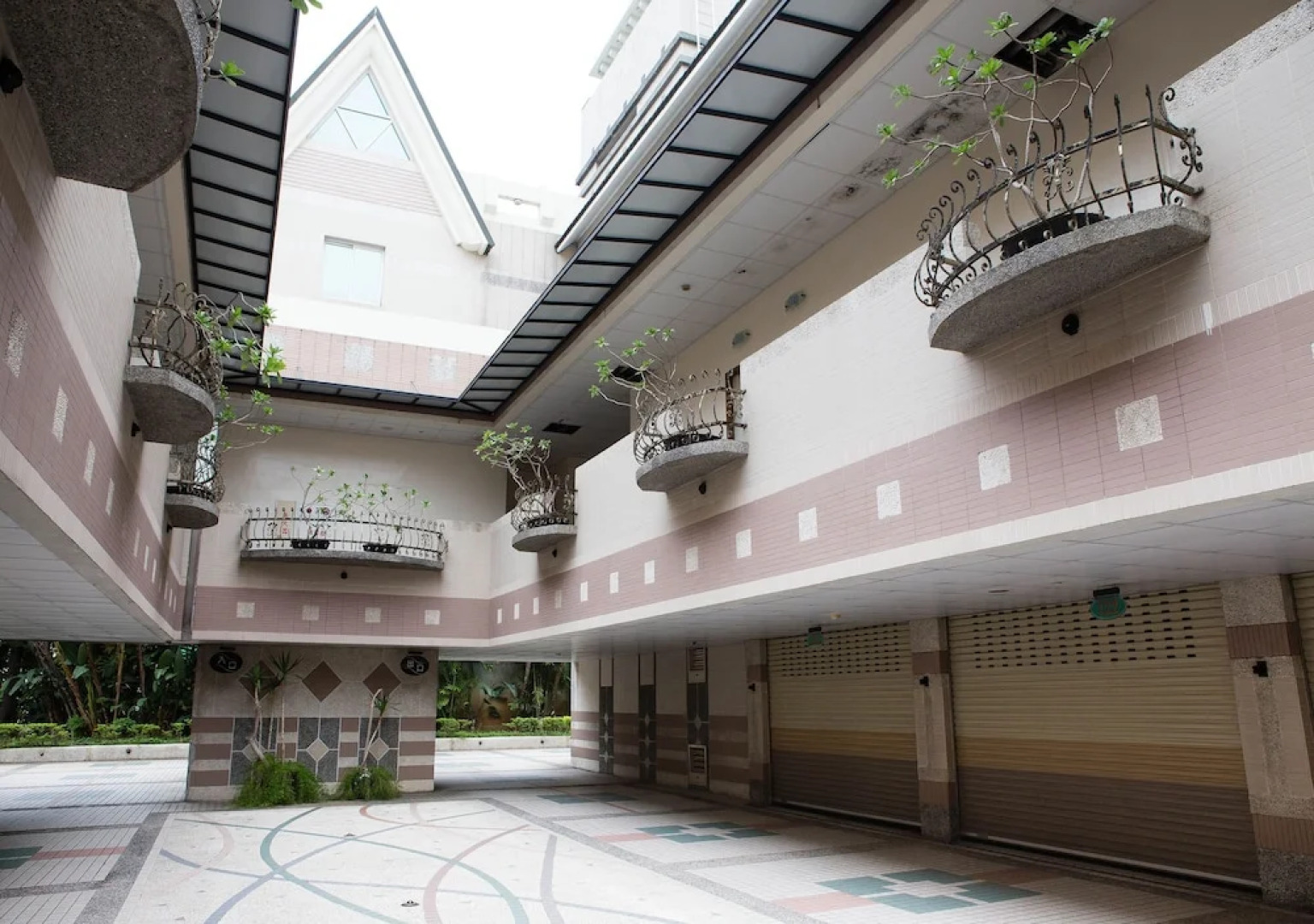 Royal Group Motel Chien Kuo Branch