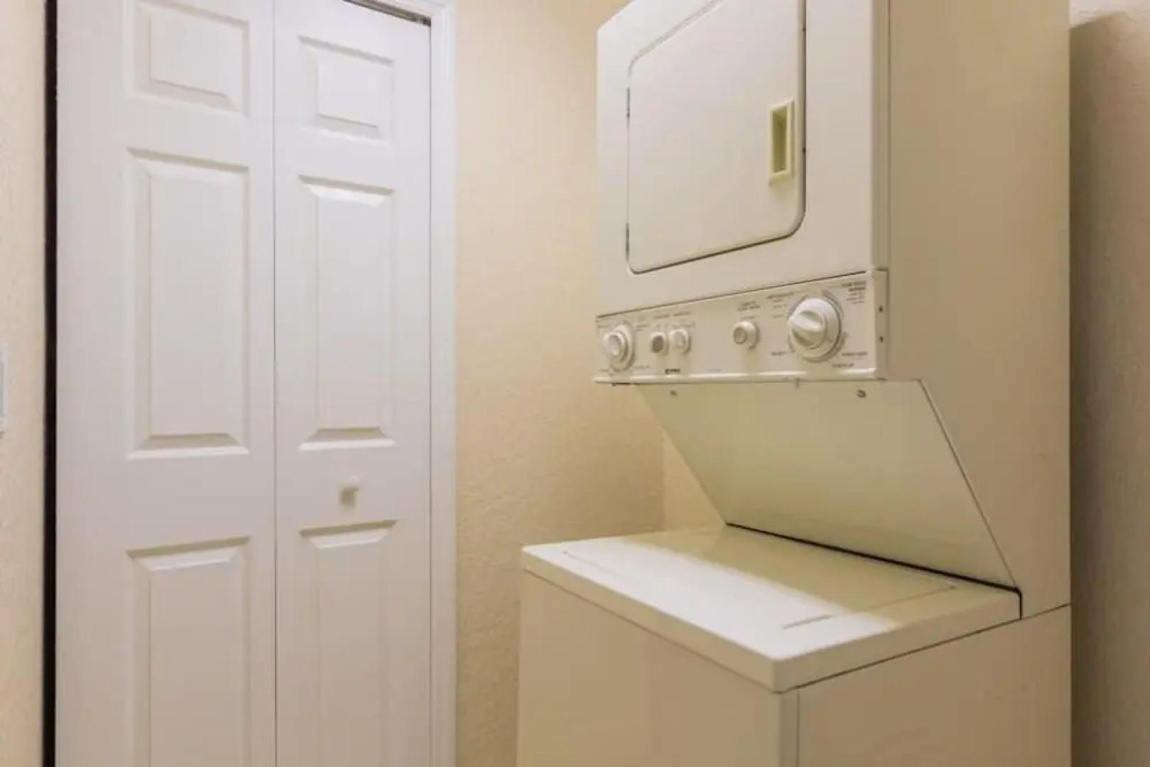 Jenny's Regal Palms Townhouse by IPG Florida