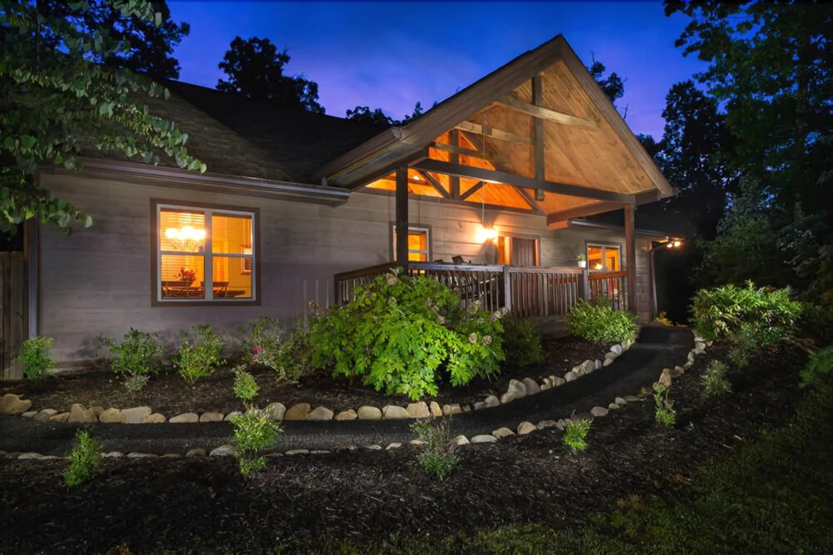 Riversound Romance 2 Bedroom Home with Hot Tub