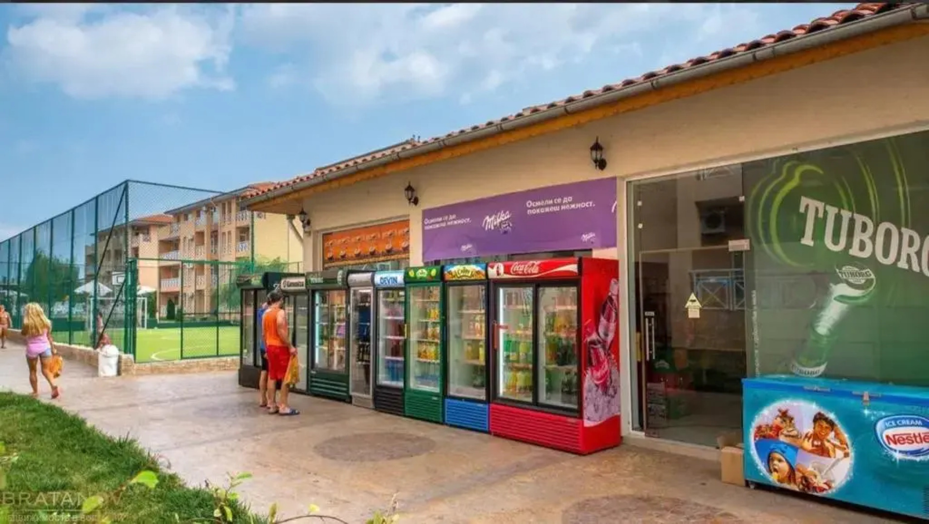 Studio in Sunny Day 6