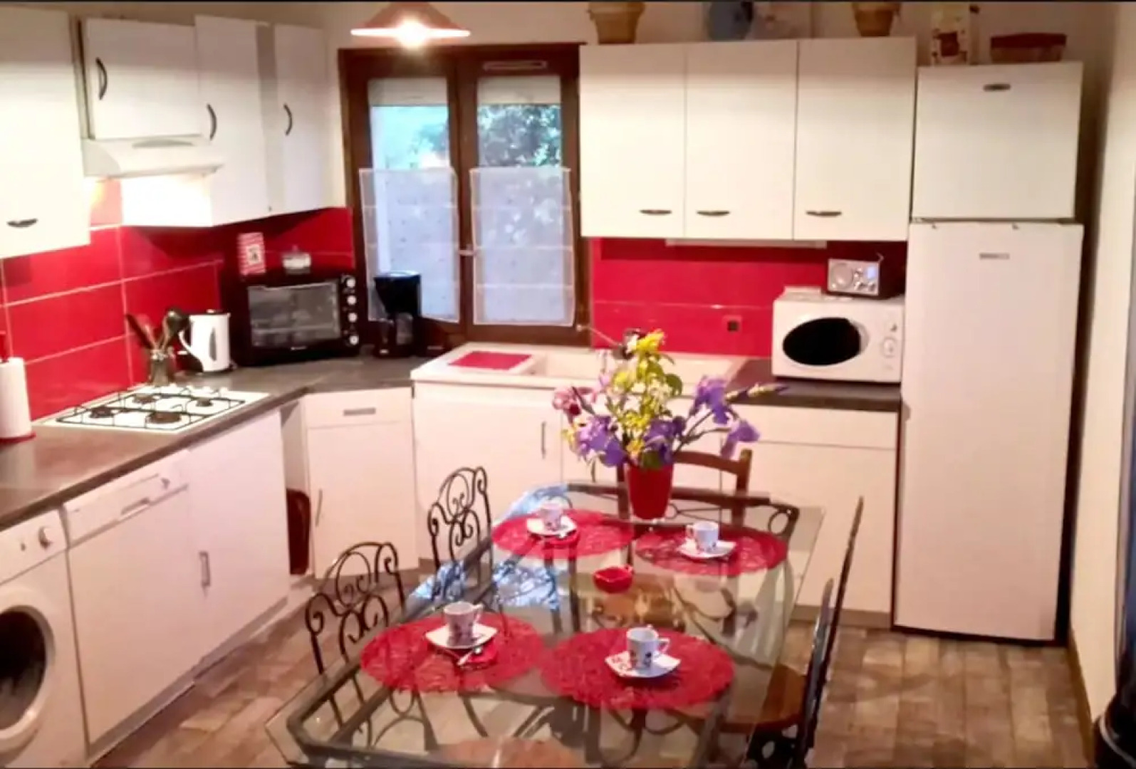 House With 3 Bedrooms in Villeneuve, With Enclosed Garden and Wifi