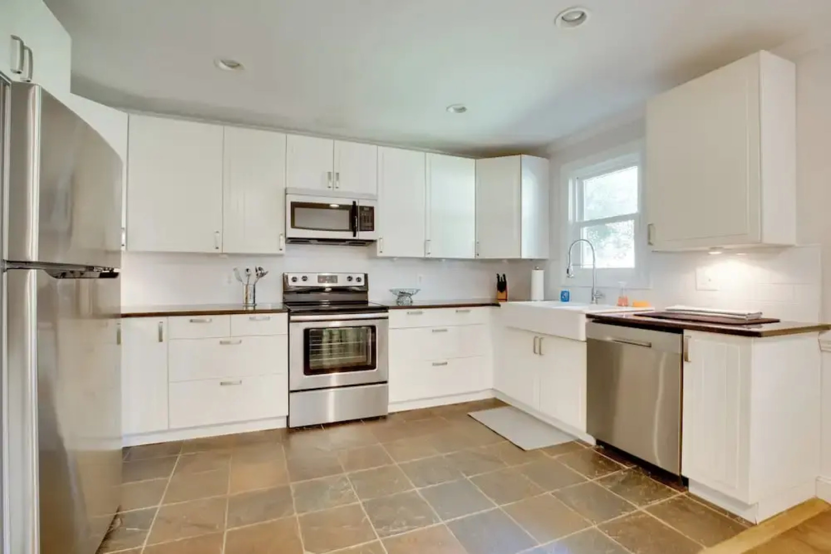 Contemporary Athens Home < 2 Miles to Uga!