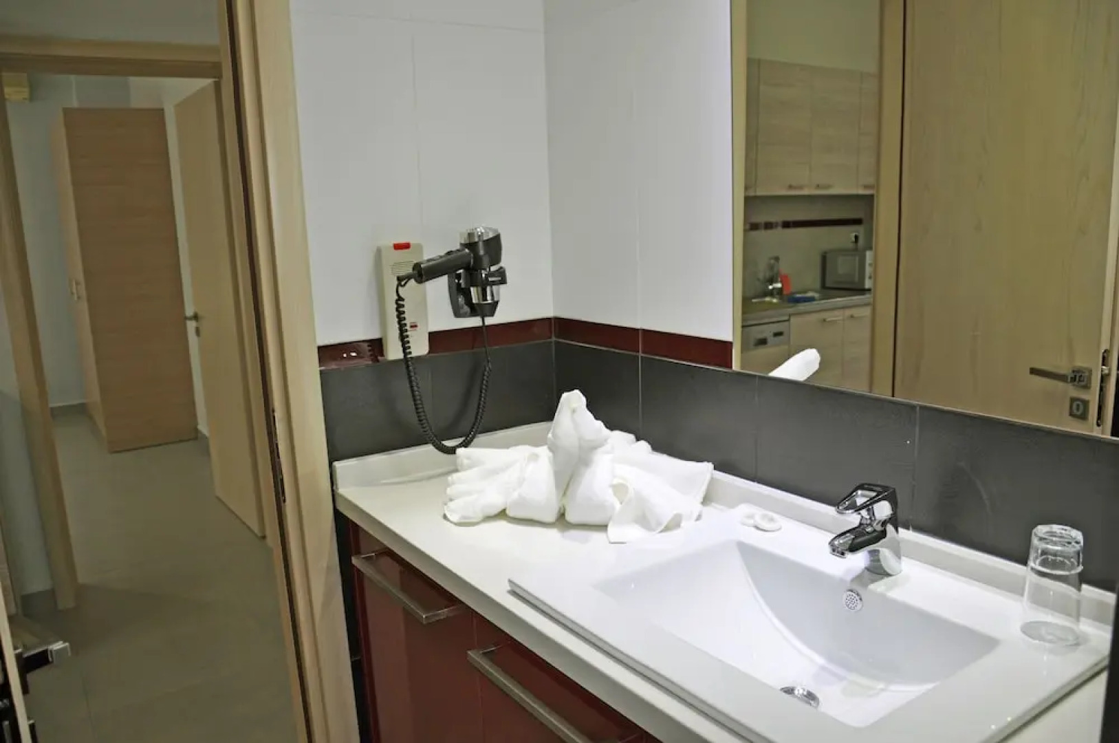 Daniel Apartments & Suites