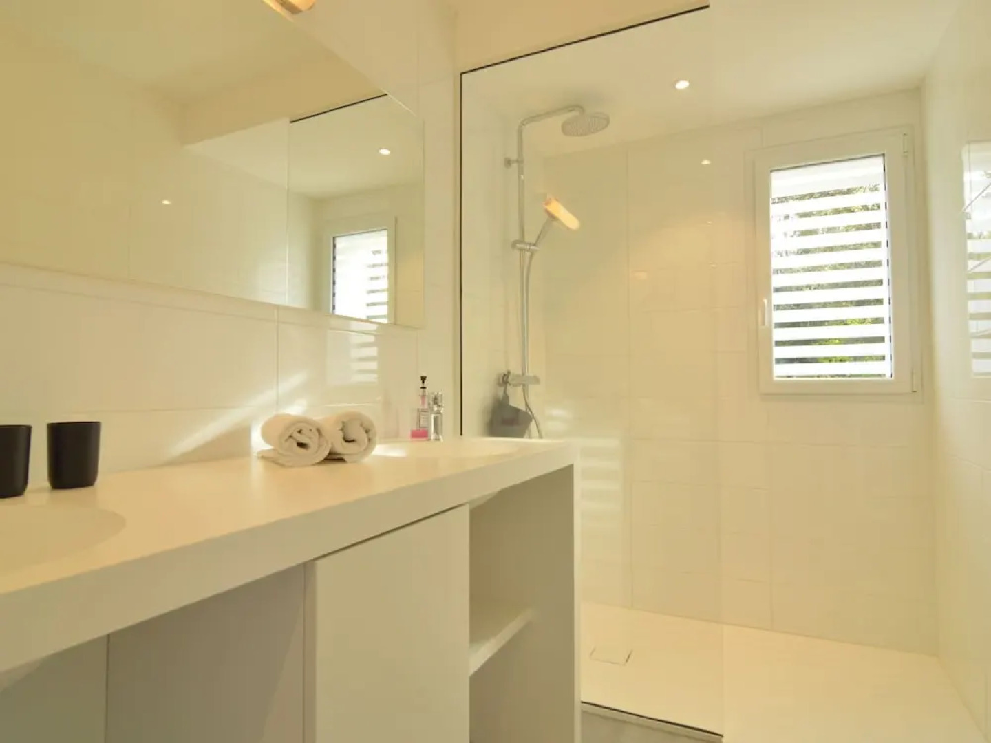 Villa With High-end Kitchen, Jacuzzi & Pool in Longeville sur mer