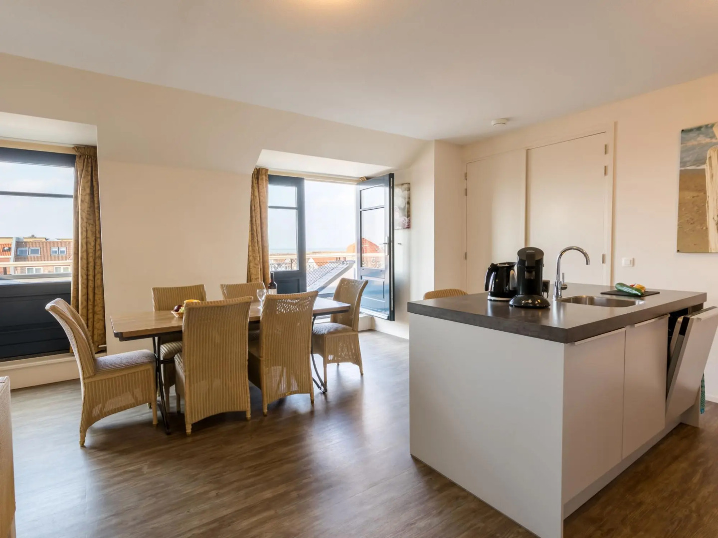 Luxury apartment with AC and washing machine, in a residence 200 m from the sea