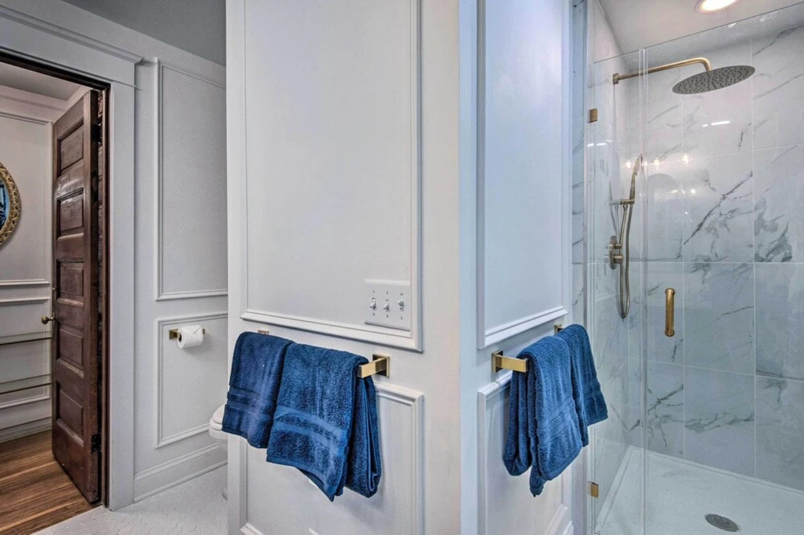 Dtwn Stunning Spirit Lake Escape - Walk to Shore!