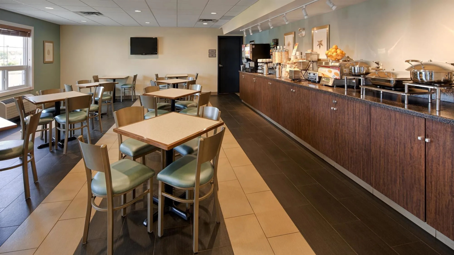 Best Western Thompson Hotel & Suites