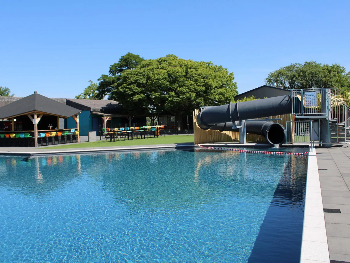 Wellness chalet with a sauna, in a holiday park directly on a recreational lake