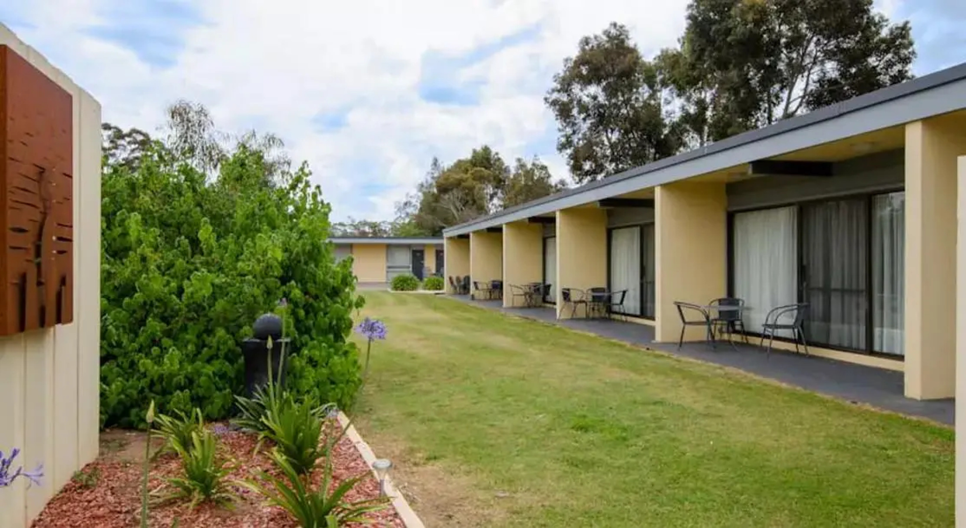 William Macintosh Motor Lodge
