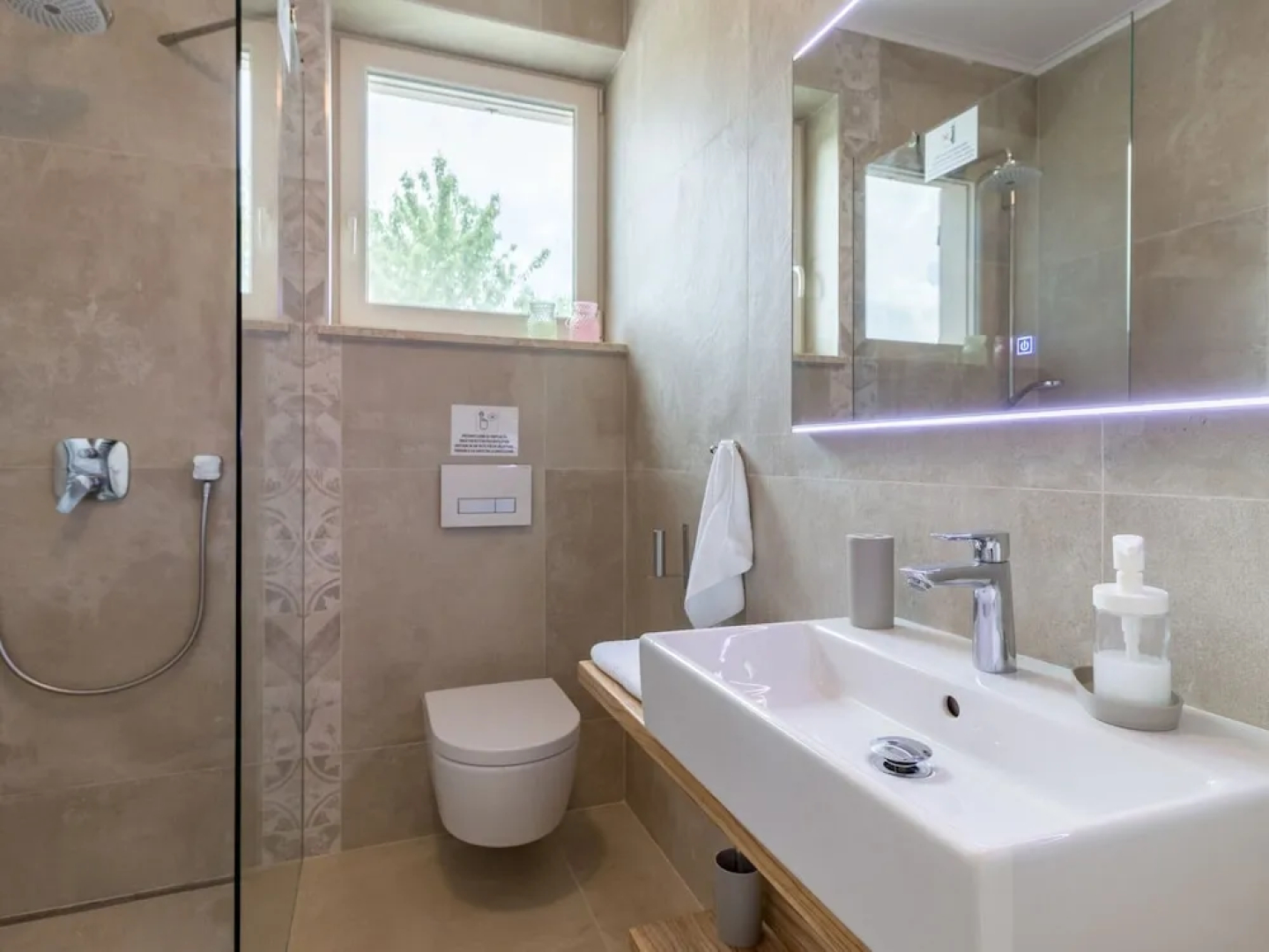 Luxurious Villa in Butkovici with Pool & Hot Tub