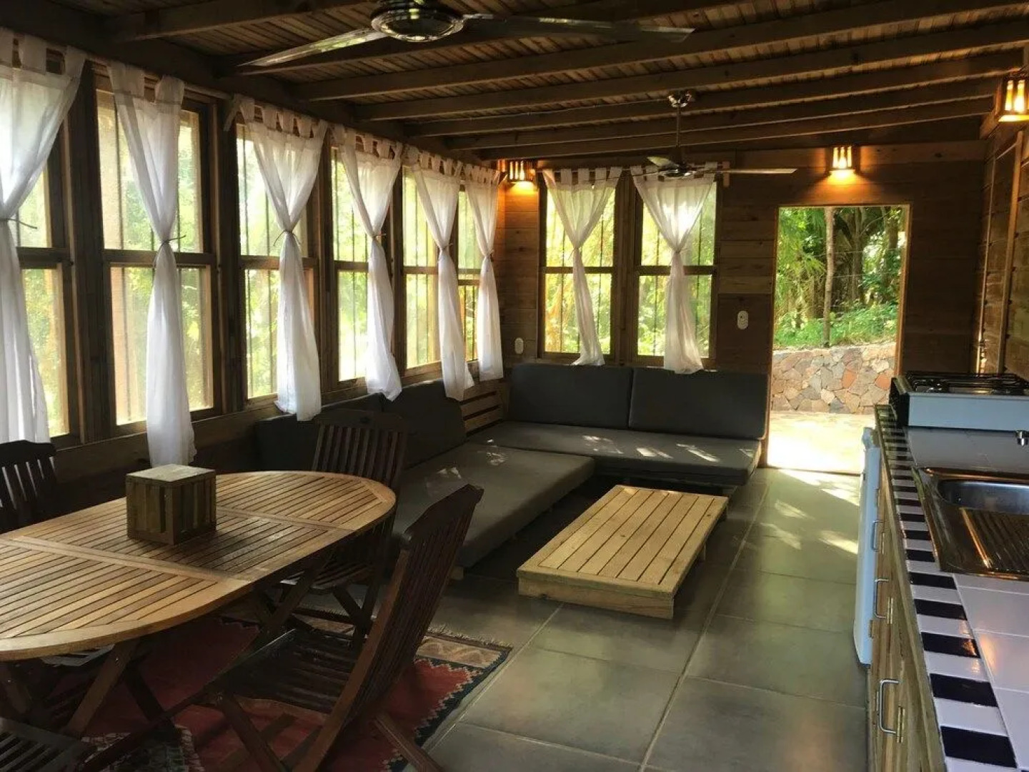 Roatan Bed & Breakfast Apartments