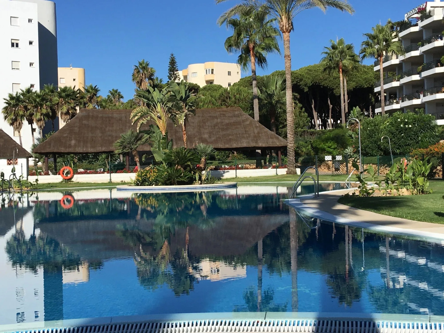 Mi Capricho Beachfront Apartment - Sitio de Calahonda