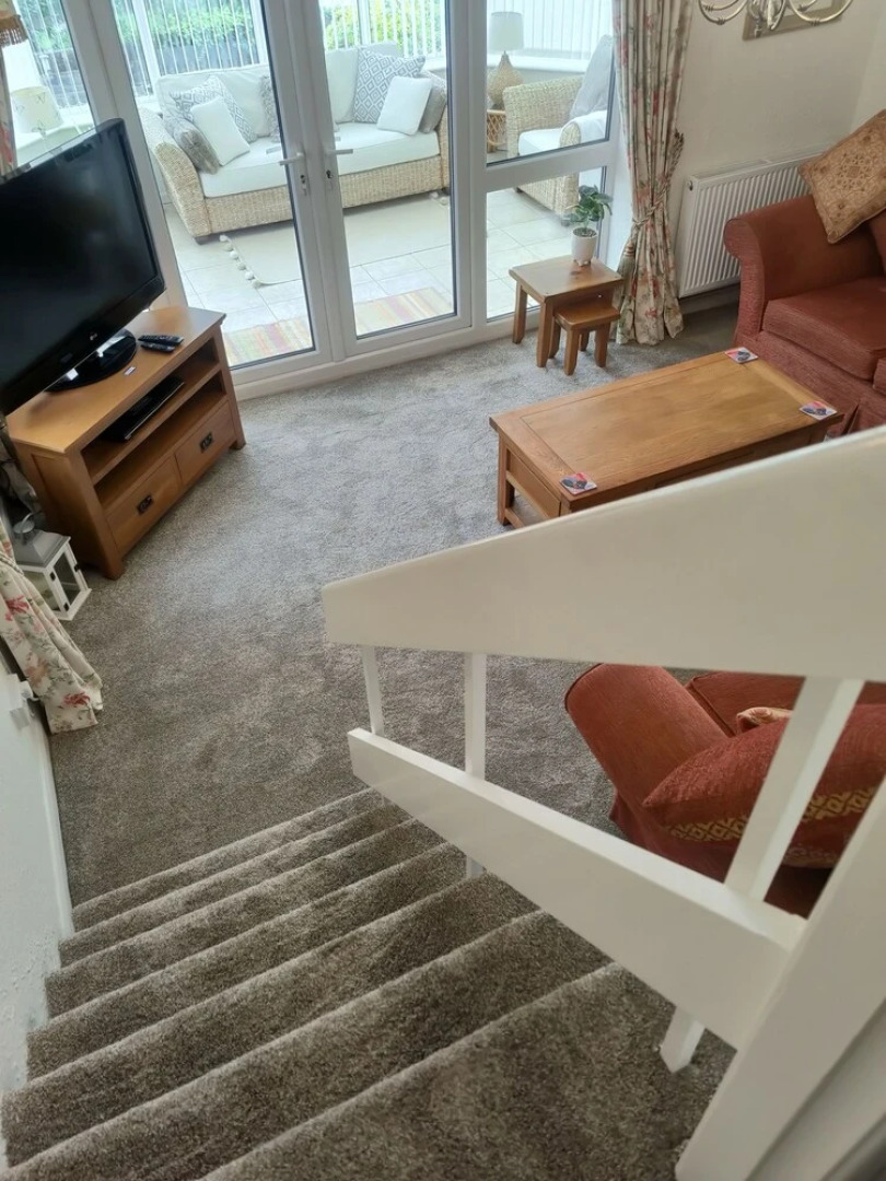 Split Level Bungalow - Sleeps4 - Close to Walks