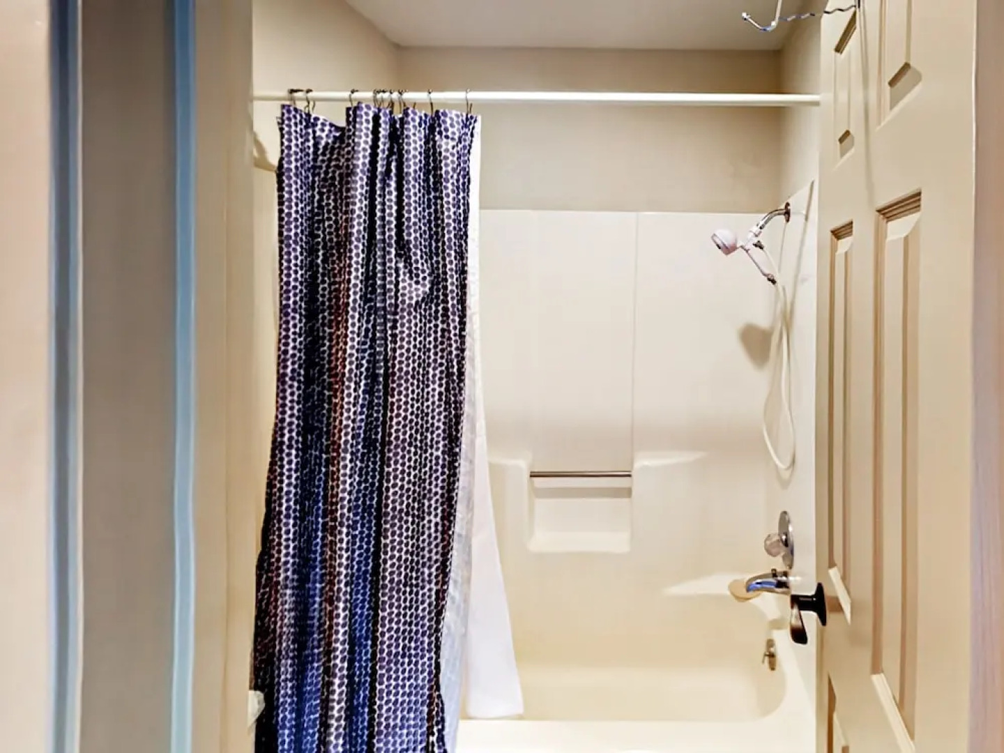 104 Horseshoe Bay Townhouse #18 2 Bedrooms 2 Bathrooms Townhouse