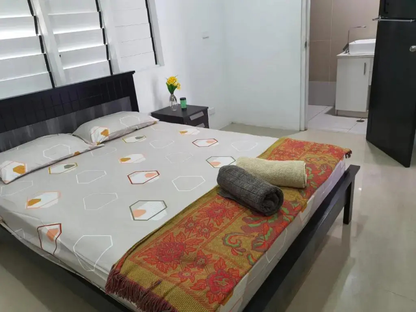 Single Room with Shared Kitchen and Living Room