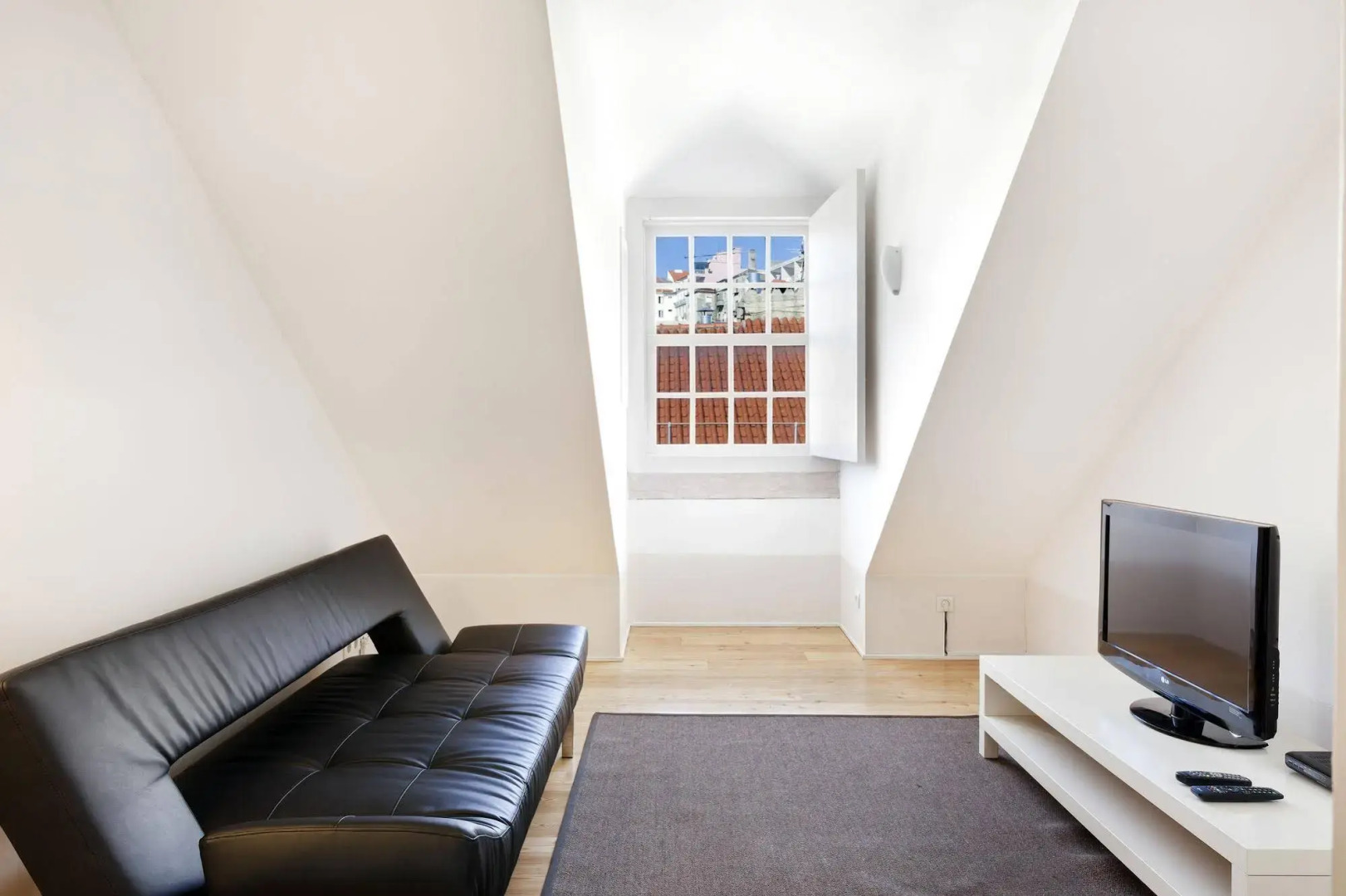 Hello Lisbon Cais do Sodre