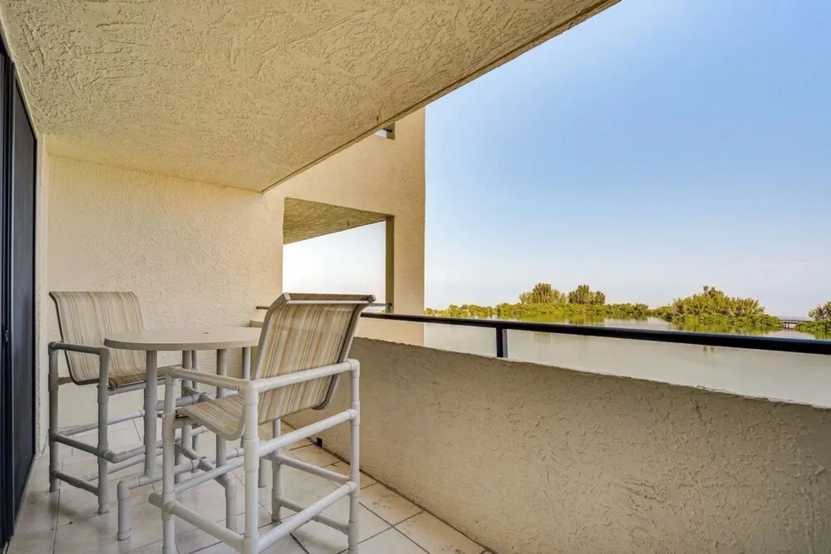 Balcony & Resort Amenities: Gulf Coast Escape!