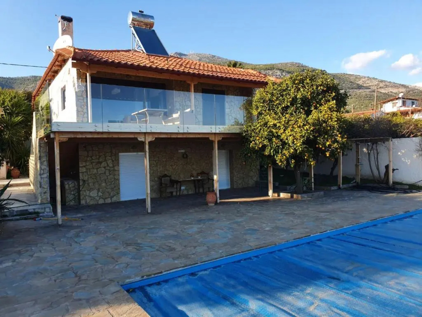 Willa wakacyjna z basenem w Eretria