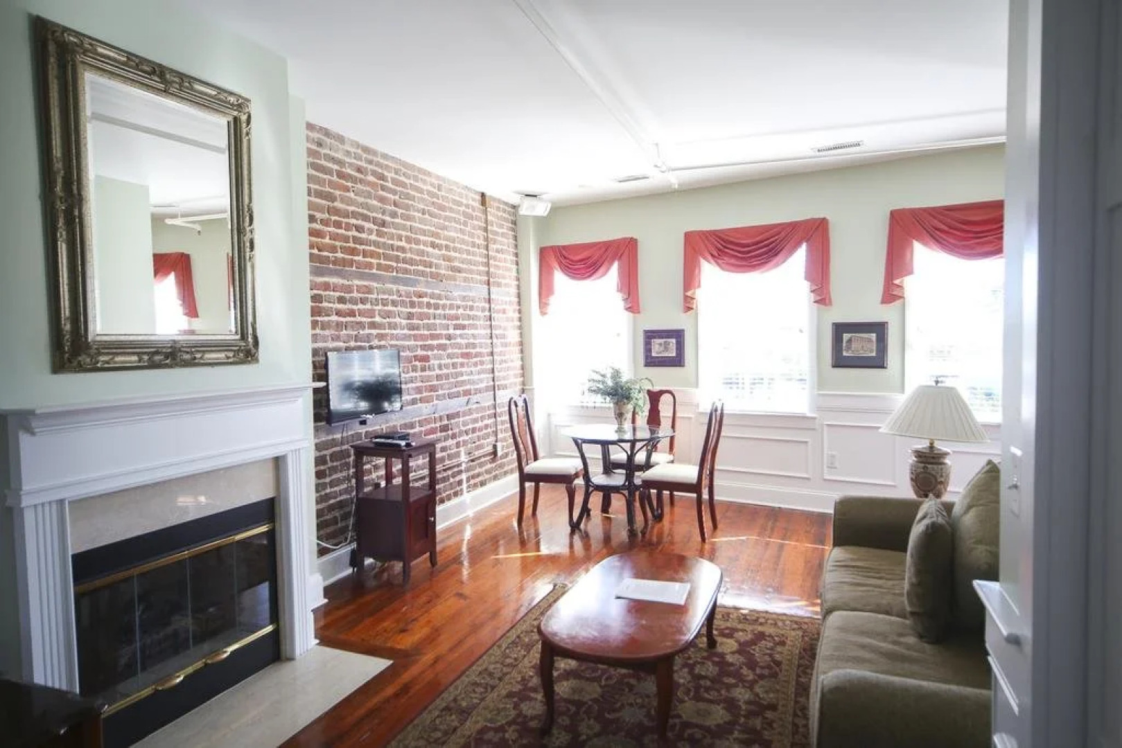 Meeting Street Suites