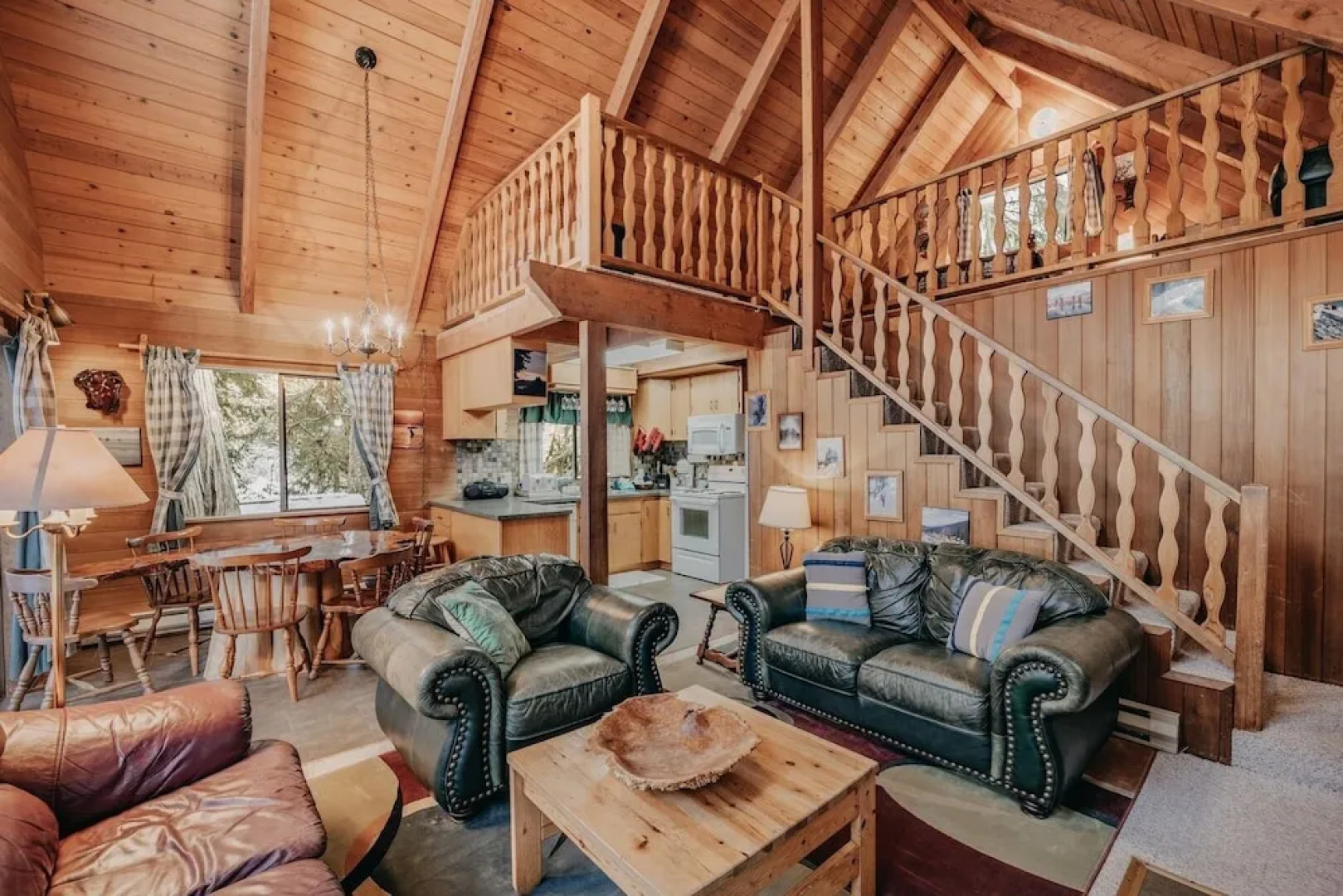 53mbr - Hot Tub - Wi-fi - Sleeps 6 1 Bedroom Home by RedAwning