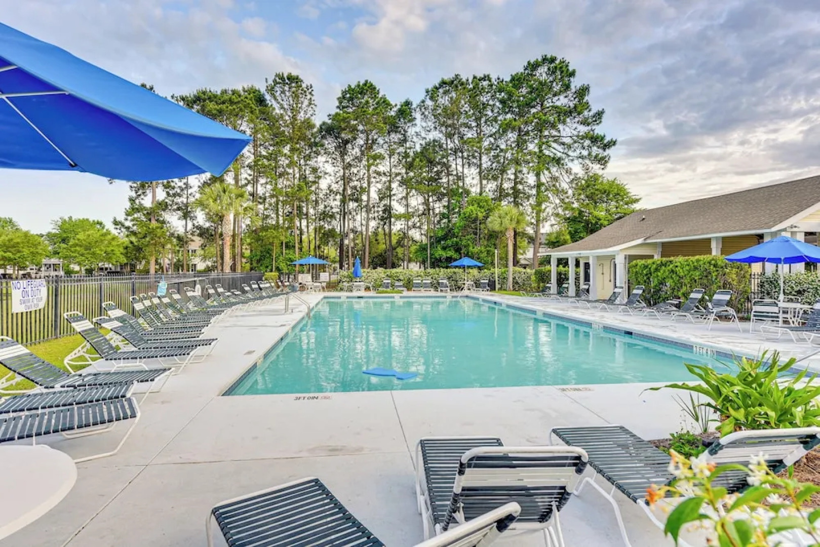 Charming Bluffton Home w/ Yard ~ 3 Mi to Beaches!