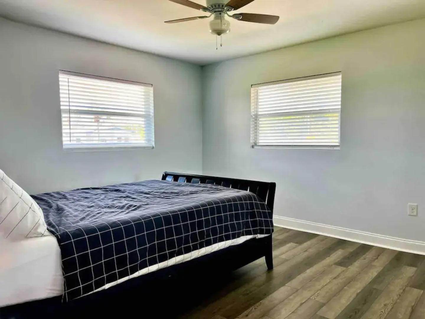 Quiet Spacious Home Close to Clearwater Beaches