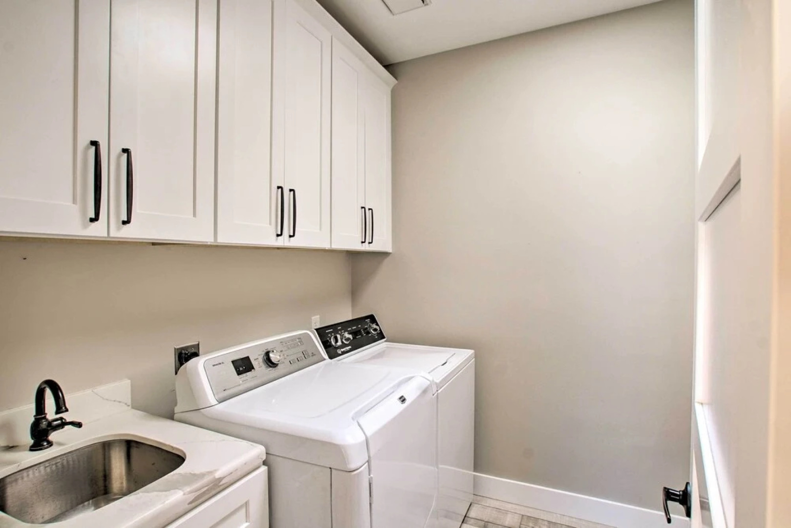 Modern Mesa Escape w/ Pool < 5 Mi to Downtown