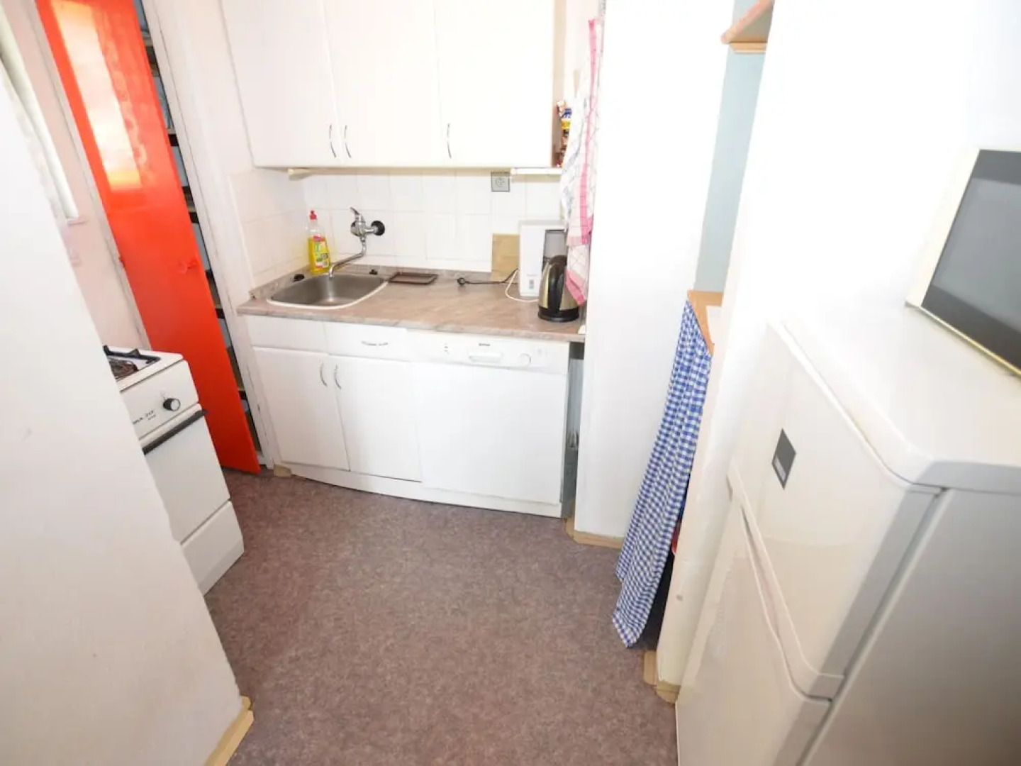 Detached Cottage With Fireplace, Near the River Ohre