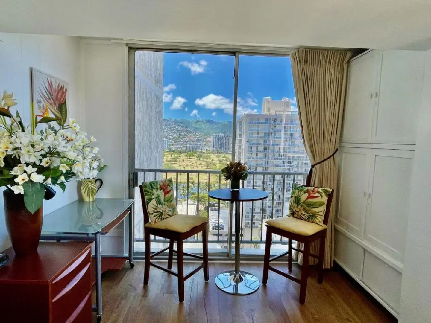 Jenny's Pineapple Cottage