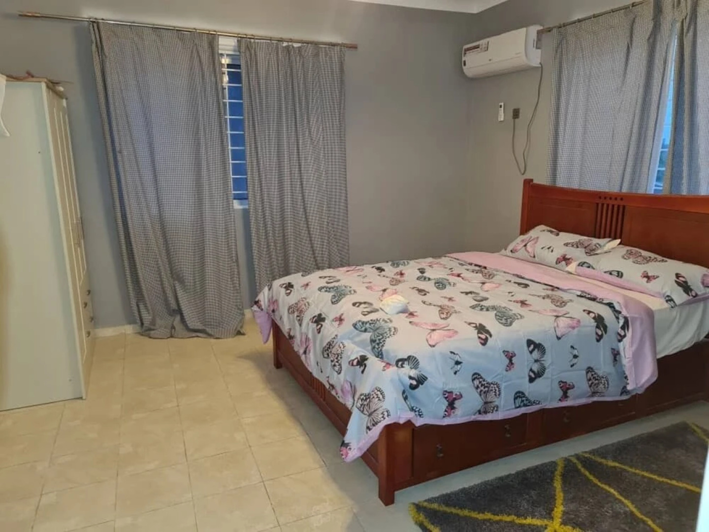 6-bed House in Freetown 5 min Drive From the Beach