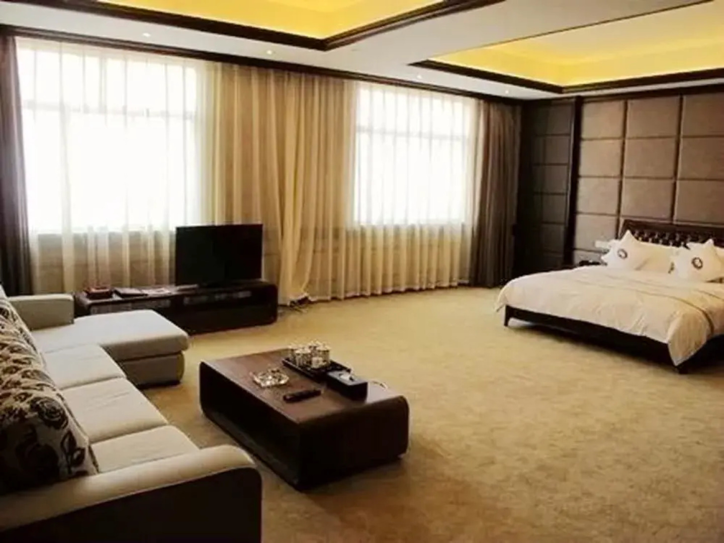 Artland Peninsula Hotel