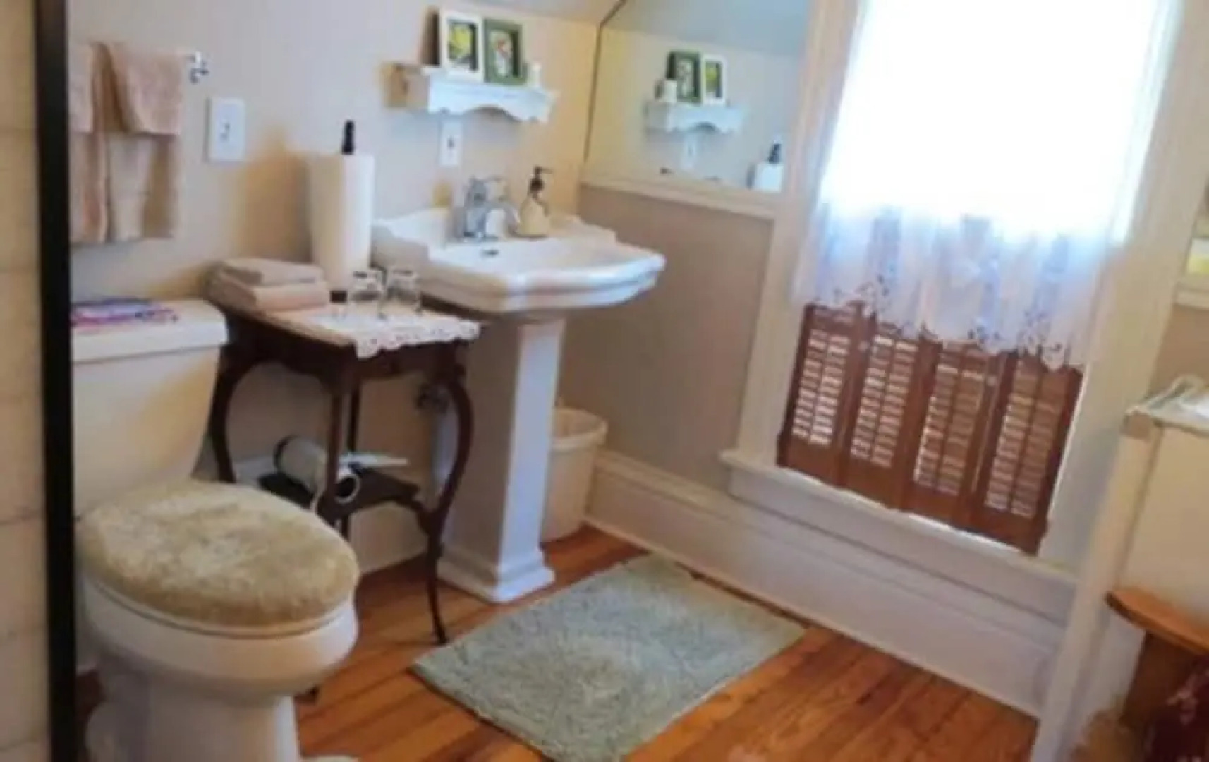 Historic Iron Horse Inn