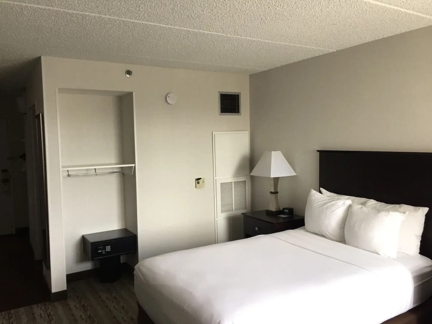 DoubleTree by Hilton Hartford - Bradley Airport