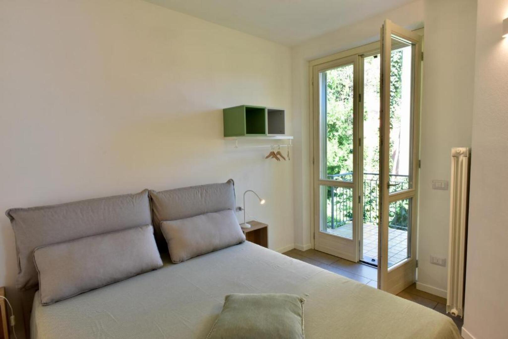 Italian Vacation Homes - La Petite Maison du Lac