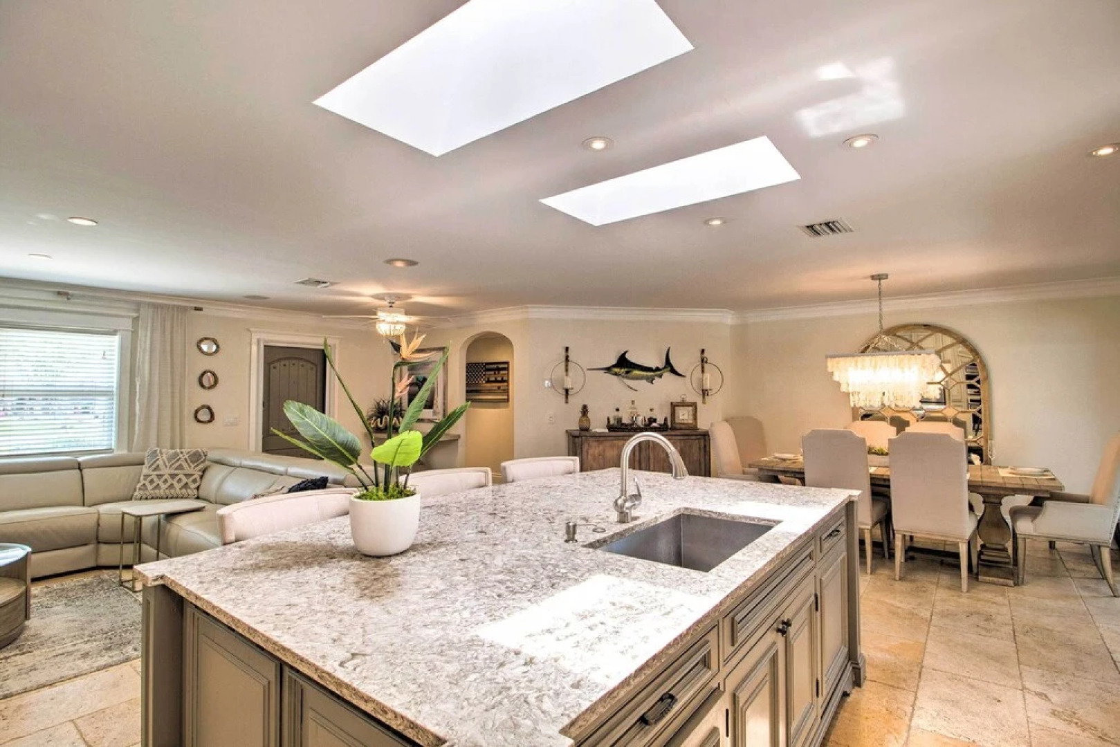 2 Mi to Dtwn: Luxury Getaway in Palm Beach Gardens