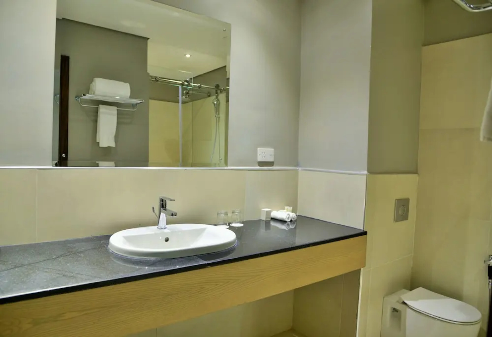 Mantis EPIC Hotel & Suites