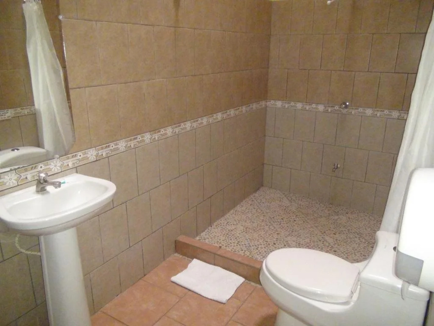 Hotel y Cabinas el Edï¿½n del Este