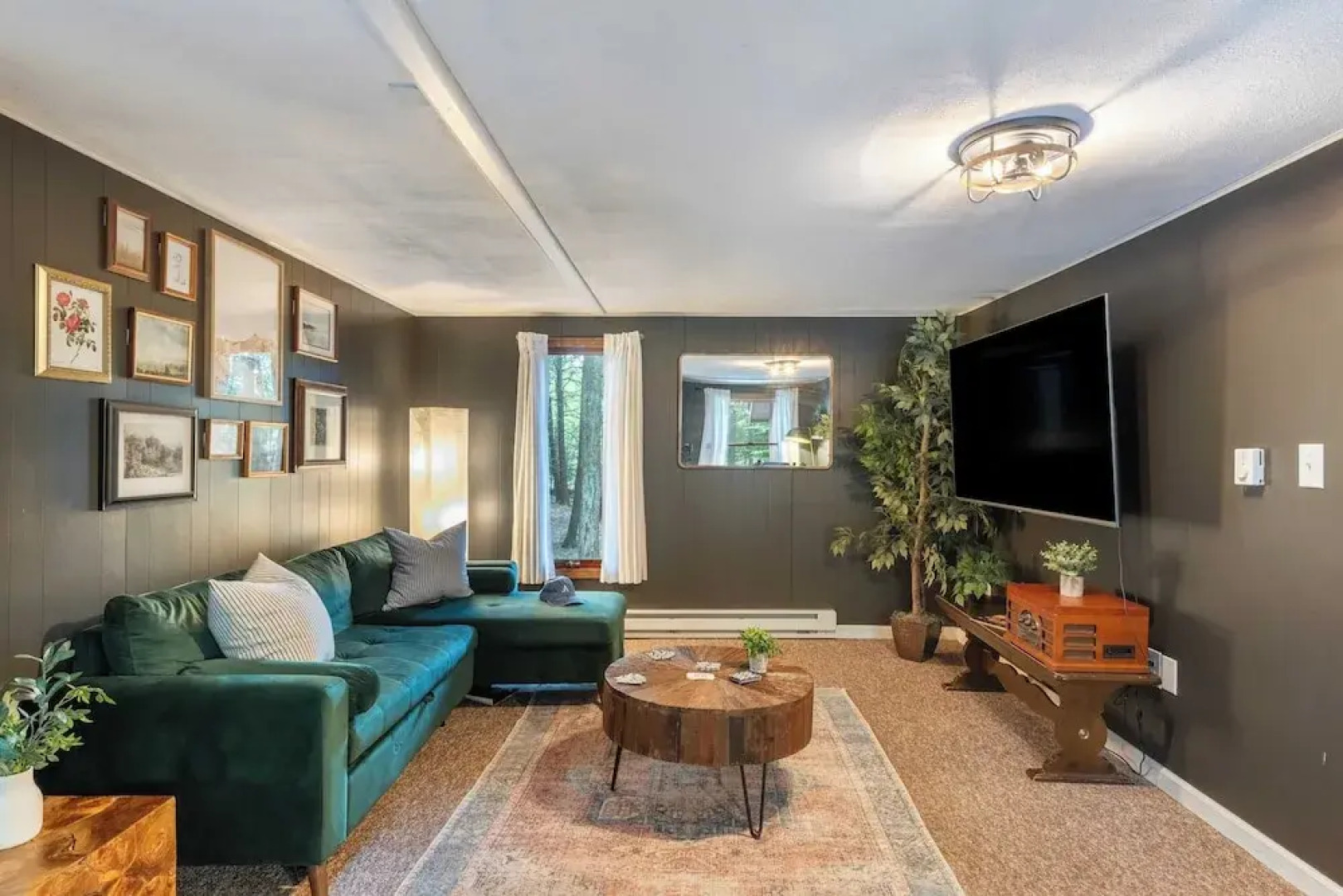 Lakeshore Oasis by Avantstay Private Beach, Views, Hot Tub, Volleyball