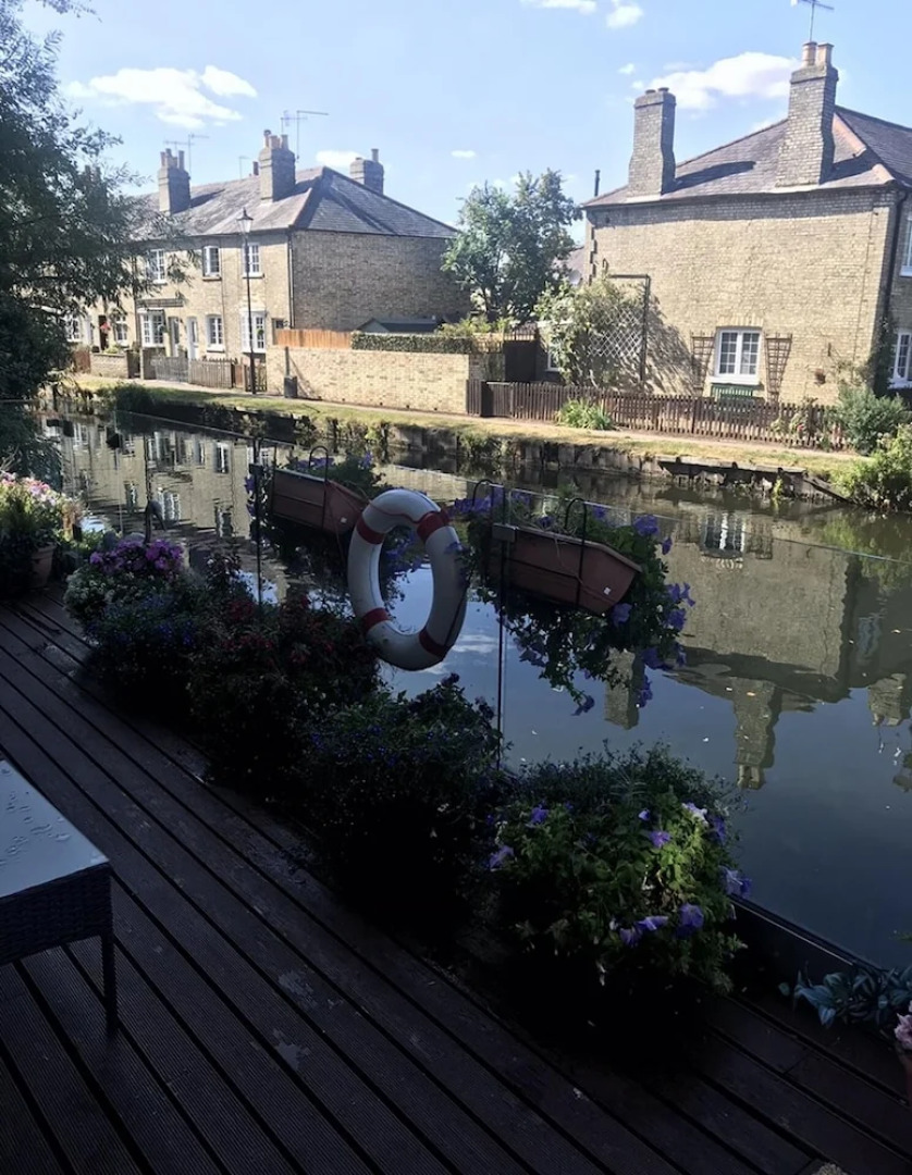 Hertford - Sleeps 2 - 92 Walking Score - Garden