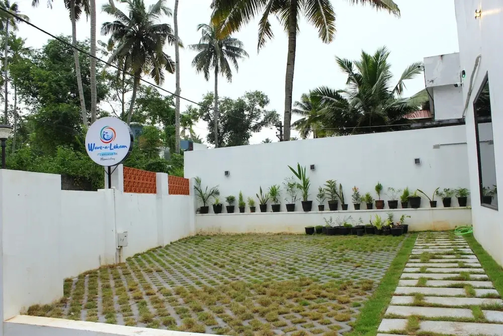 Wavealokam Beach Retreat