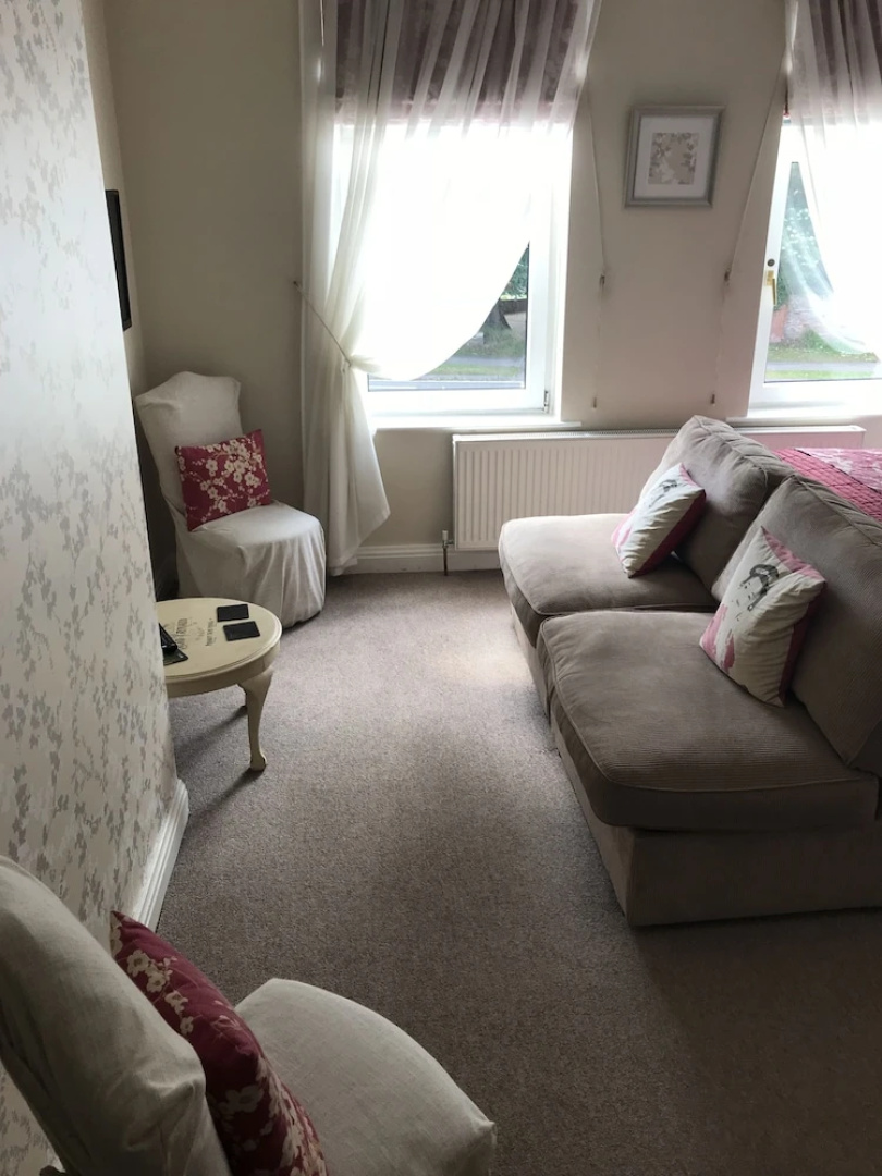 Hollies Guest House