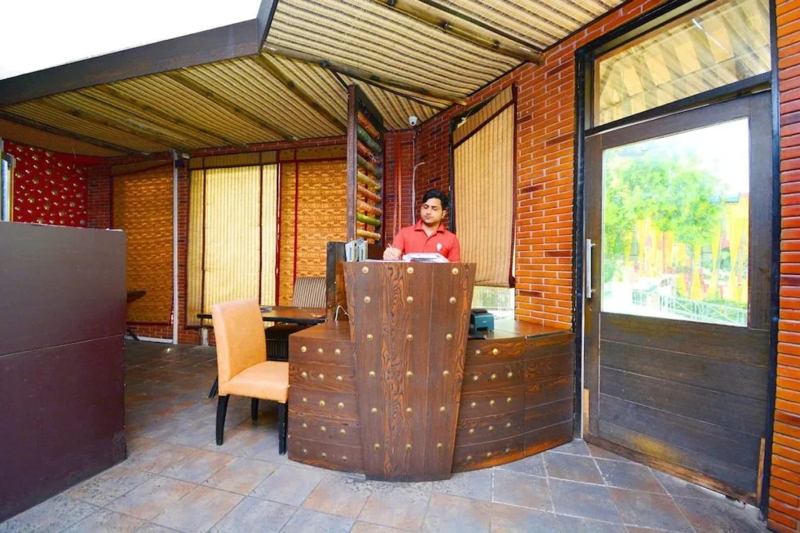 Oyo 37208 Dlm Valley Resorts